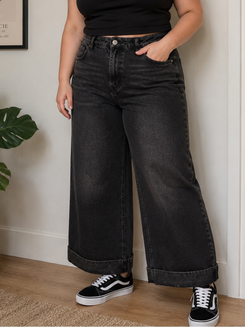 BBJ Los Angeles Women’s Black Acid Wash Wide Leg Cuffed Jeans Size 13/31